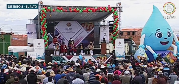 El Alto: Vecinos del Distrito 8 se benefician con la ampliación del sistema de alcantarillado sanitario