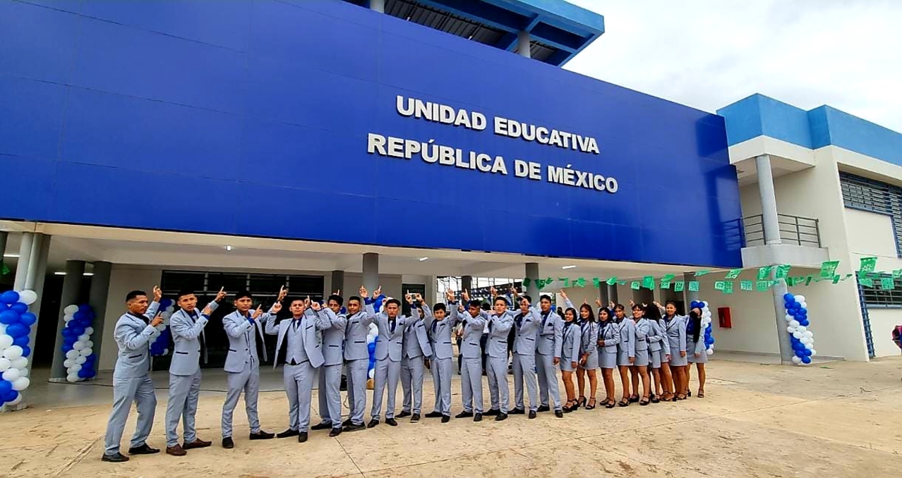 Presidente entrega dos unidades educativas y una guardería en Cotoca 