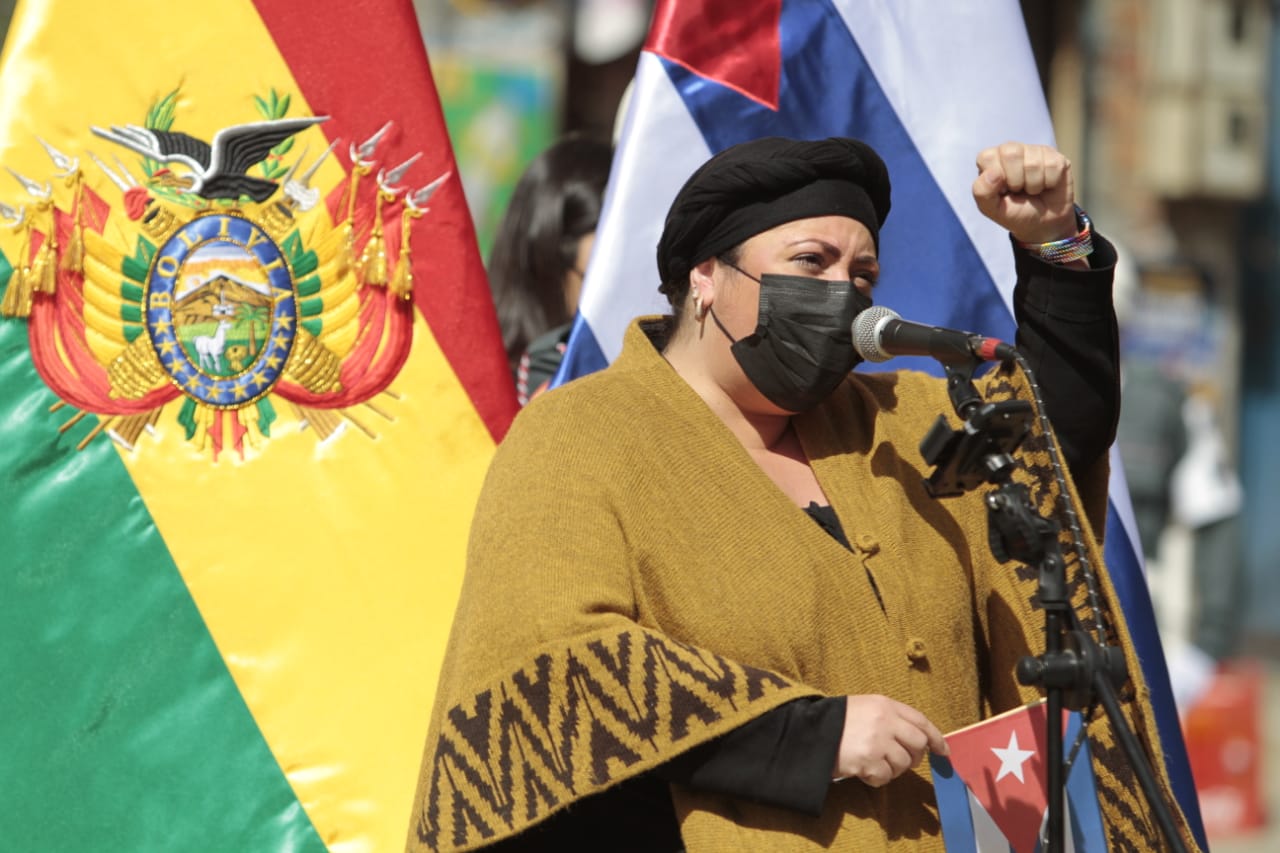 Ministra Prada recuerda que el presidente del Estado cumple la gestión con obras