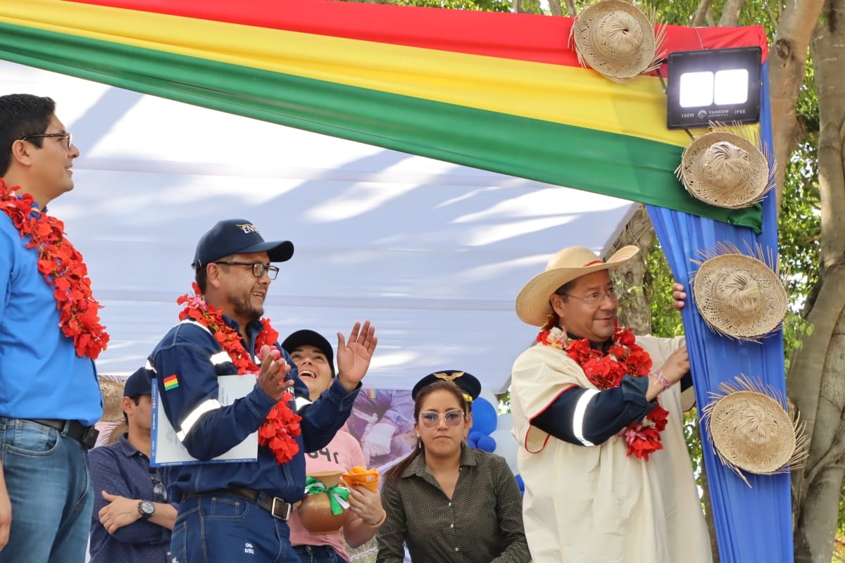 Arce entrega obras de ampliación eléctrica en Exaltación, Beni
