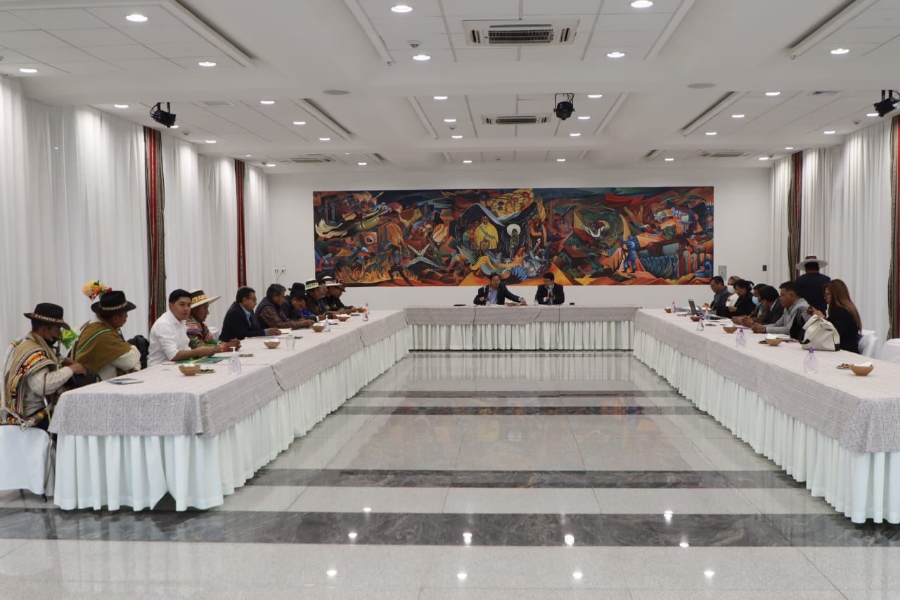 Arce y autoridades de Oruro coinciden en la necesidad de acelerar la industrialización del litio