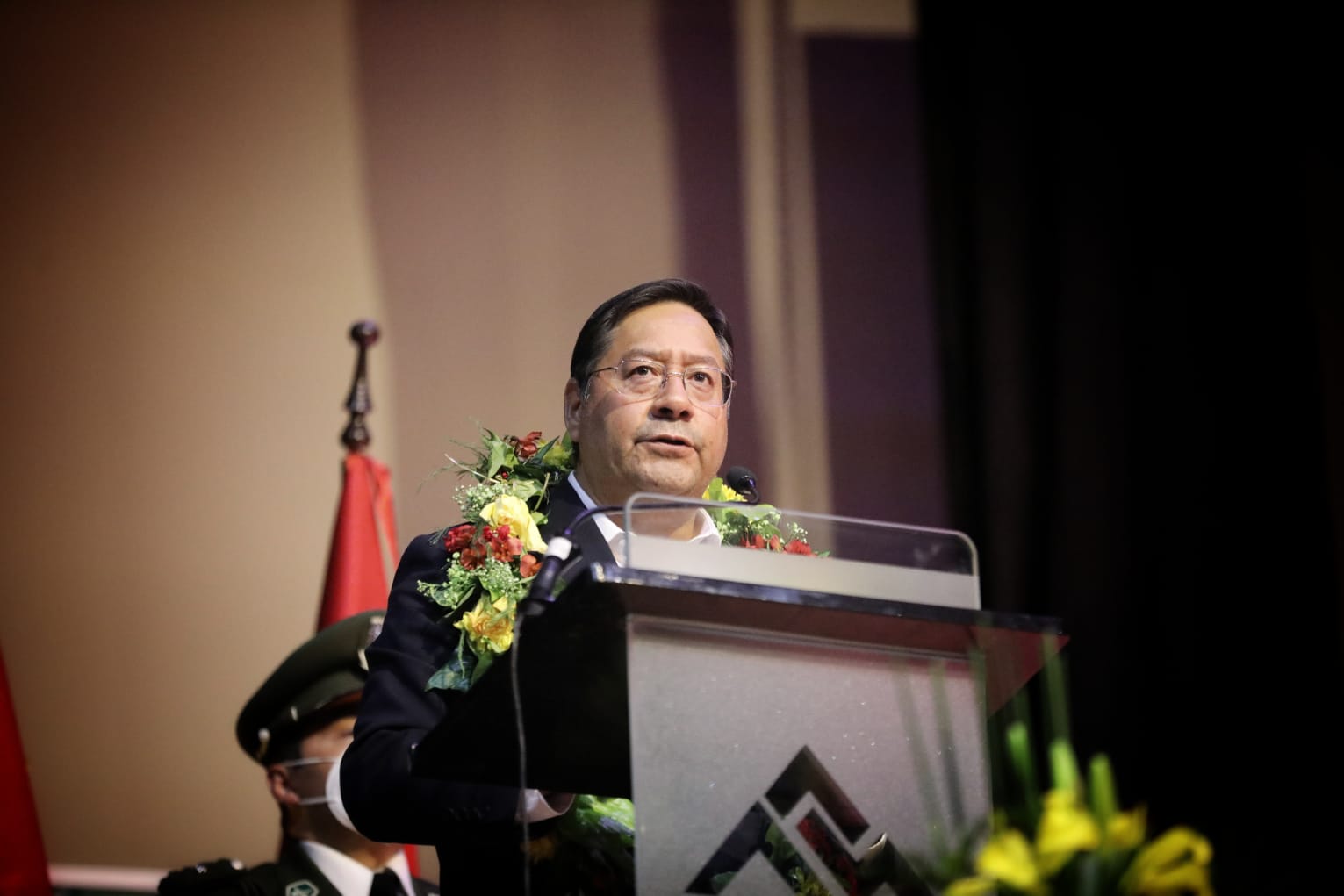 Presidente felicita a municipios de Villa Serrano y Vacas por su aniversario