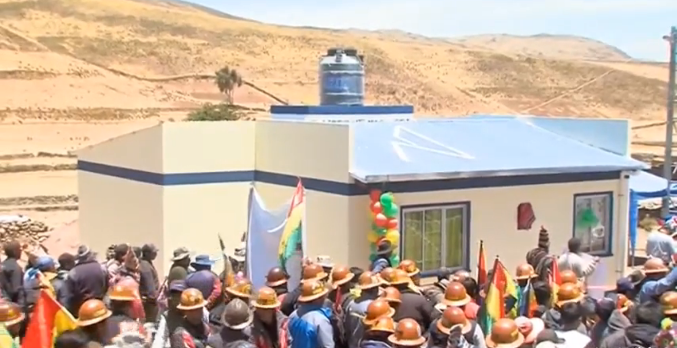 Gobierno entrega un sistema de Agua Subterránea y 100 viviendas sociales en Pocoata, Potosí