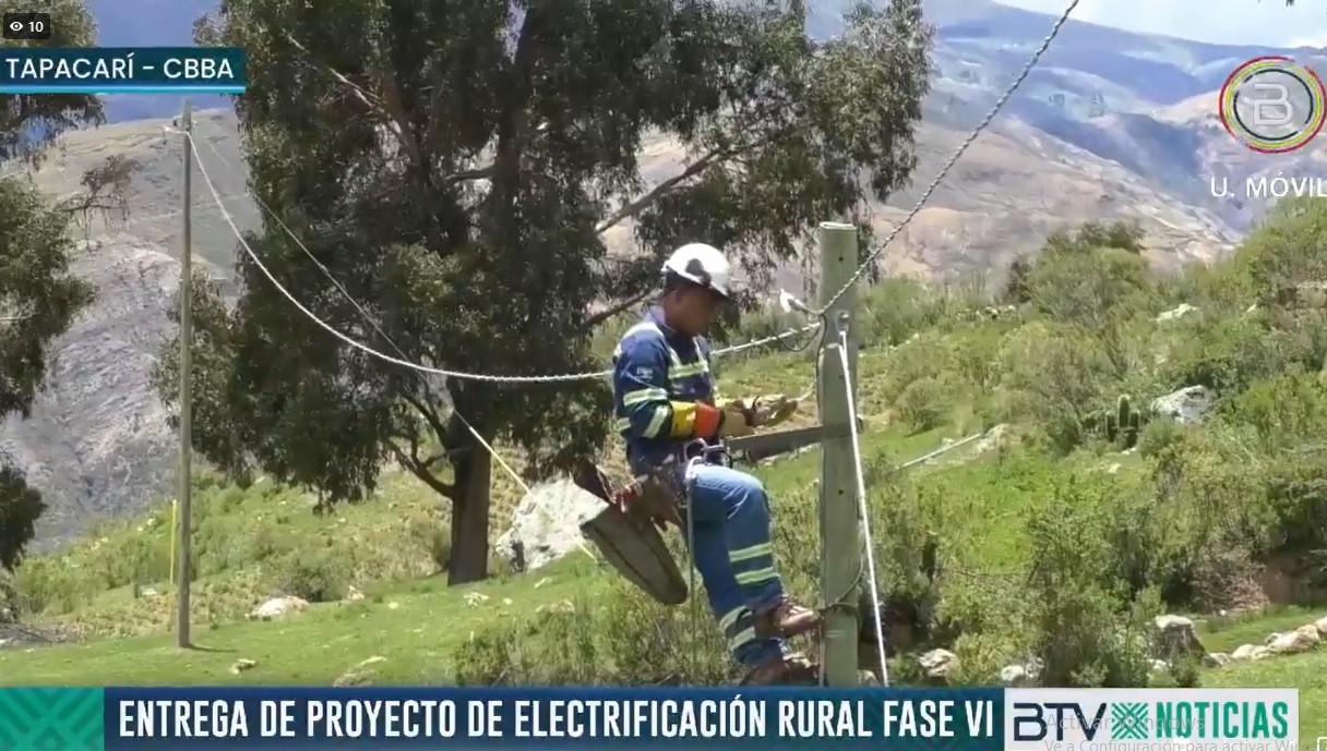 Presidente entrega proyecto de electrificación rural en beneficio de 31 comunidades de Tapacarí (amplia)