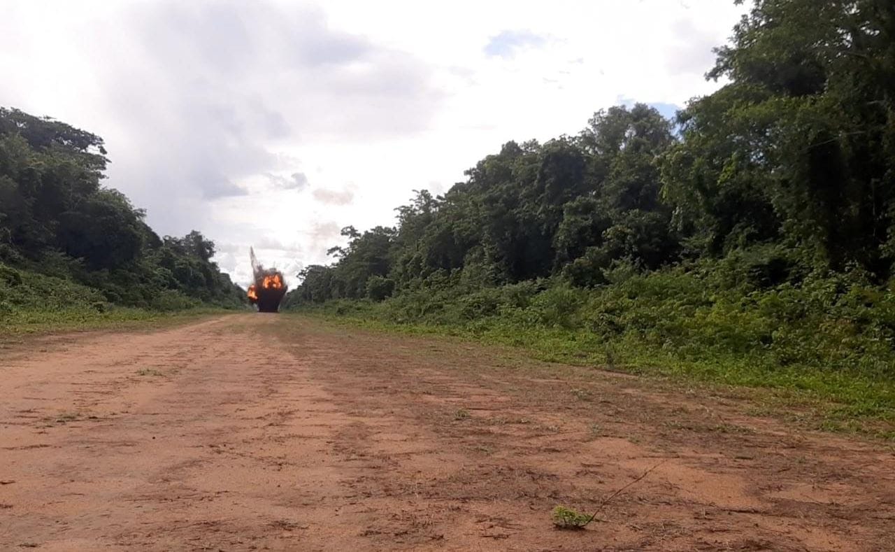 La FELCN destruye pista aérea clandestina en el Parque Noel Kempff