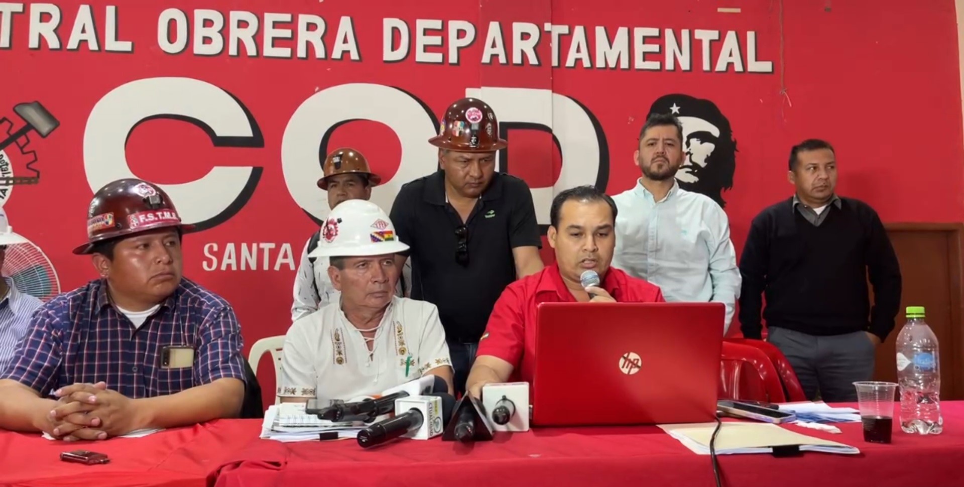 Trabajadores cruceños se declaran en emergencia y rechazan anuncios de paro promovido por el comité cívico