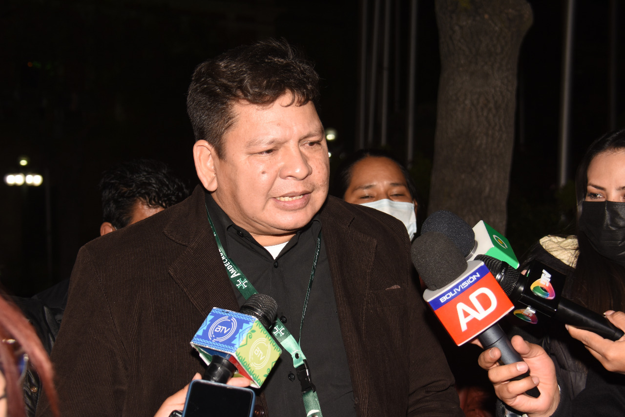 Amdecruz califica de “patronal” actitud de Camacho y asegura que el pueblo espera al Presidente