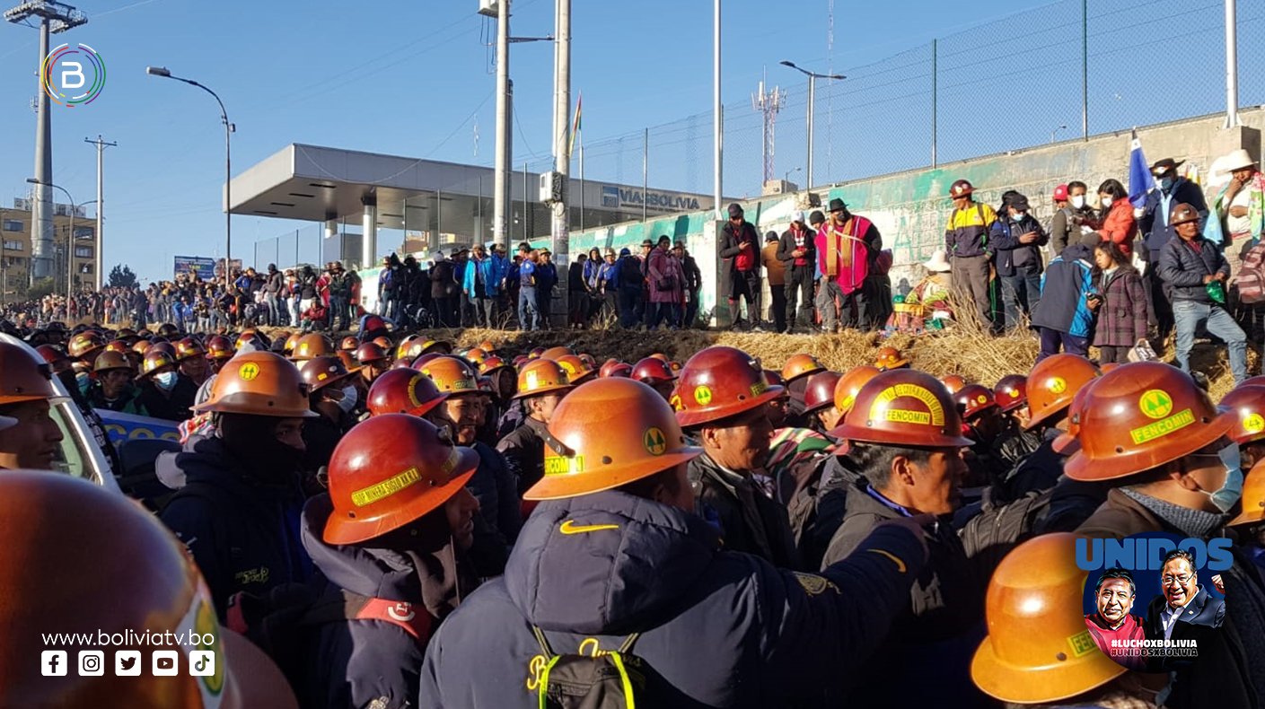 Marcha de organizaciones sociales avanza a la ciudad de La Paz en respaldo al Gobierno de Arce