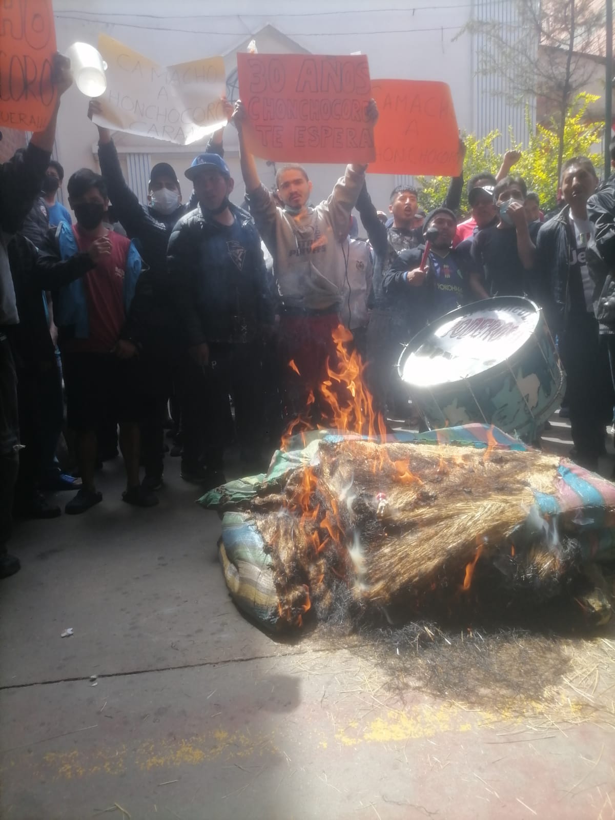 Reos de San Pedro no quieren compartir encierro con Fernando Camacho por “racista” y “golpista”