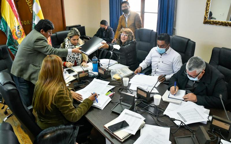 Comisión legislativa habilita a 30 postulantes a la siguiente fase de selección del nuevo Contralor