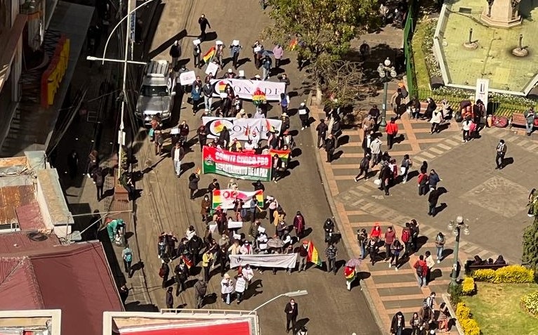 Reducida marcha de Conade fue abucheada por la población