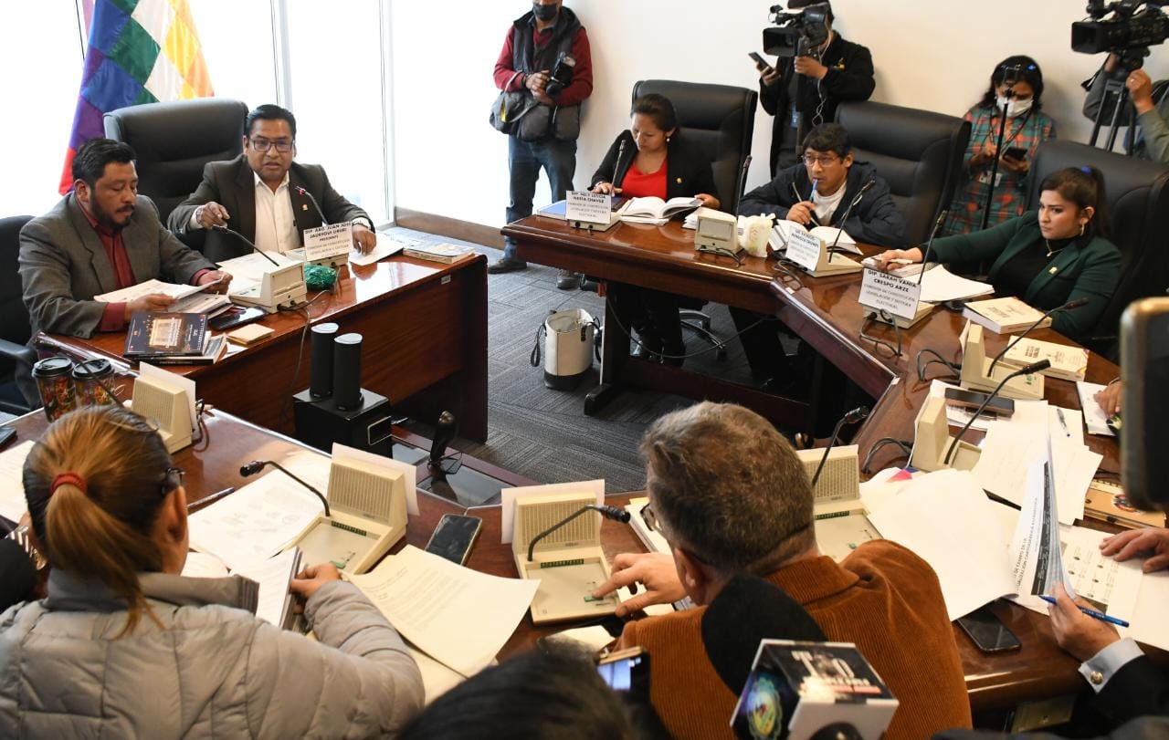 Comisión de Constitución reinstala sesión para ver ley del Censo y remitirla al pleno de Diputados