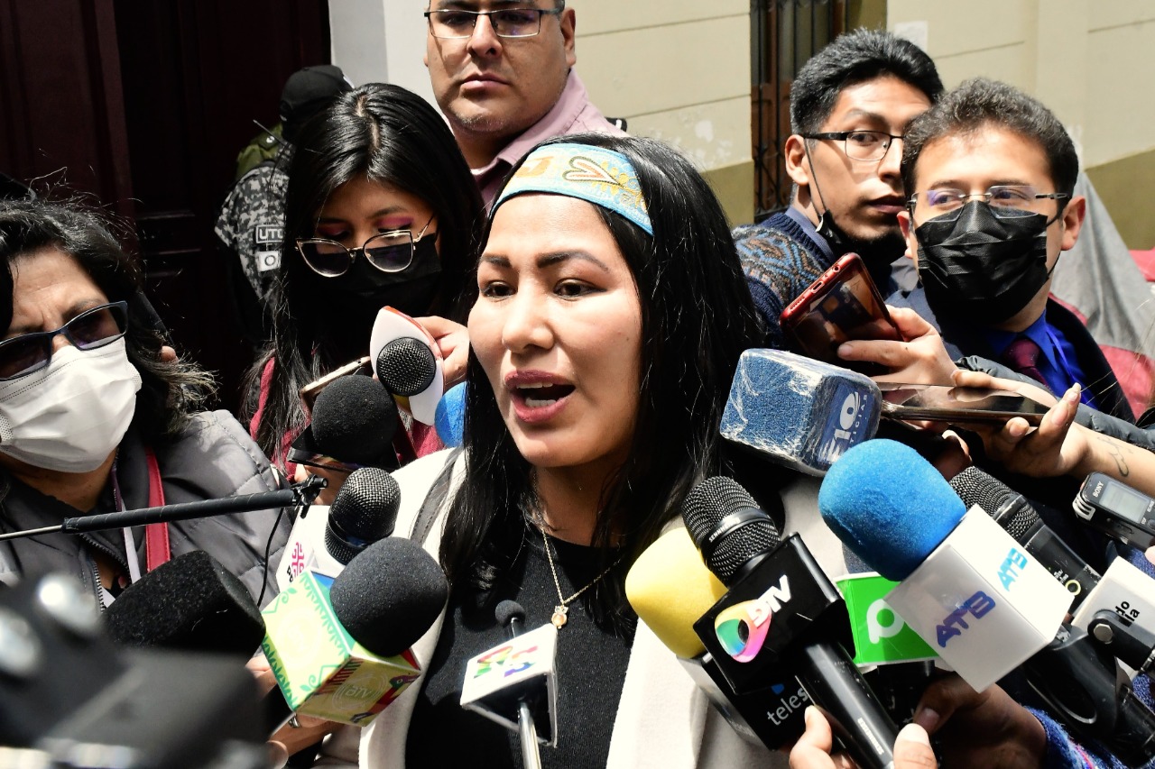 Diputada Morales acusa a Camacho de enviar a unionistas a enfrentar a los pobladores de La Guardia