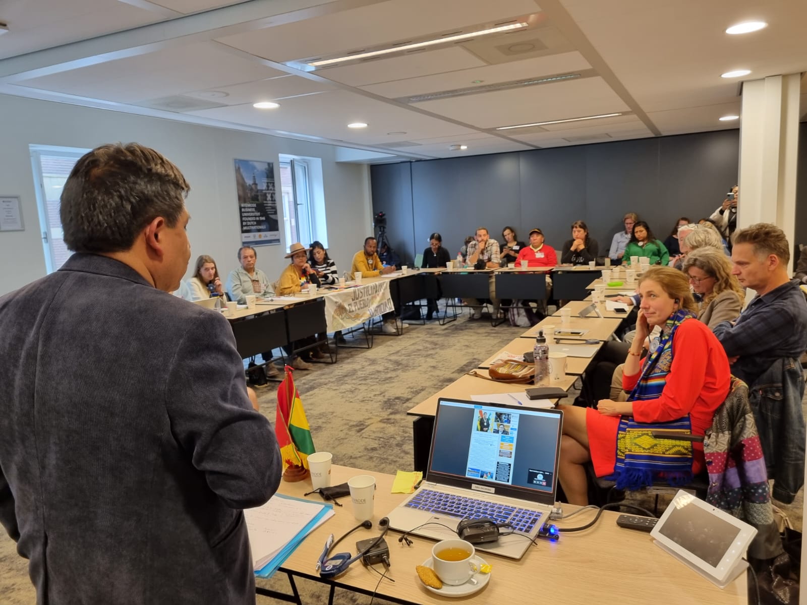 Vicepresidente llama en Europa a construir un movimiento mundial para defender a la Madre Tierra