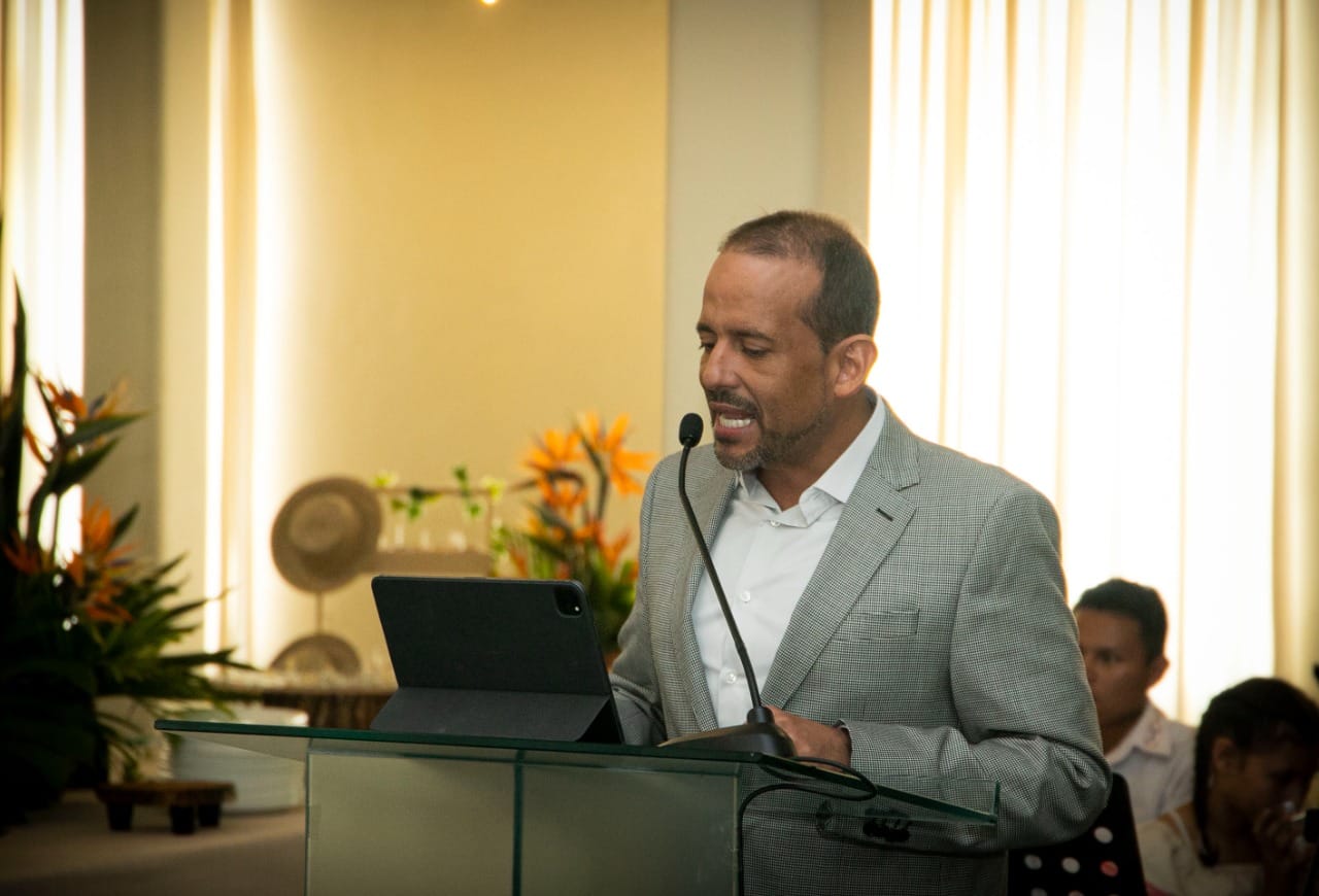 Camacho destinó 9% de su presupuesto a inversión pública y abandonó a provincias