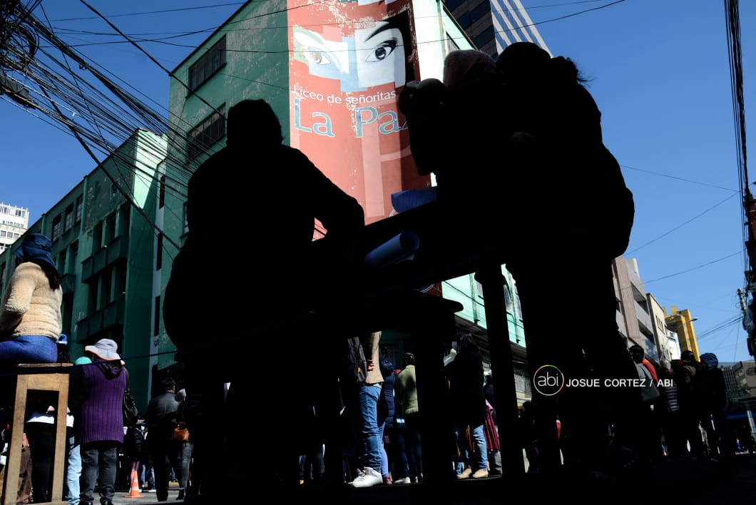 Padres de familia bloquean el centro paceño y exigen seguridad en Unidades Educativas 