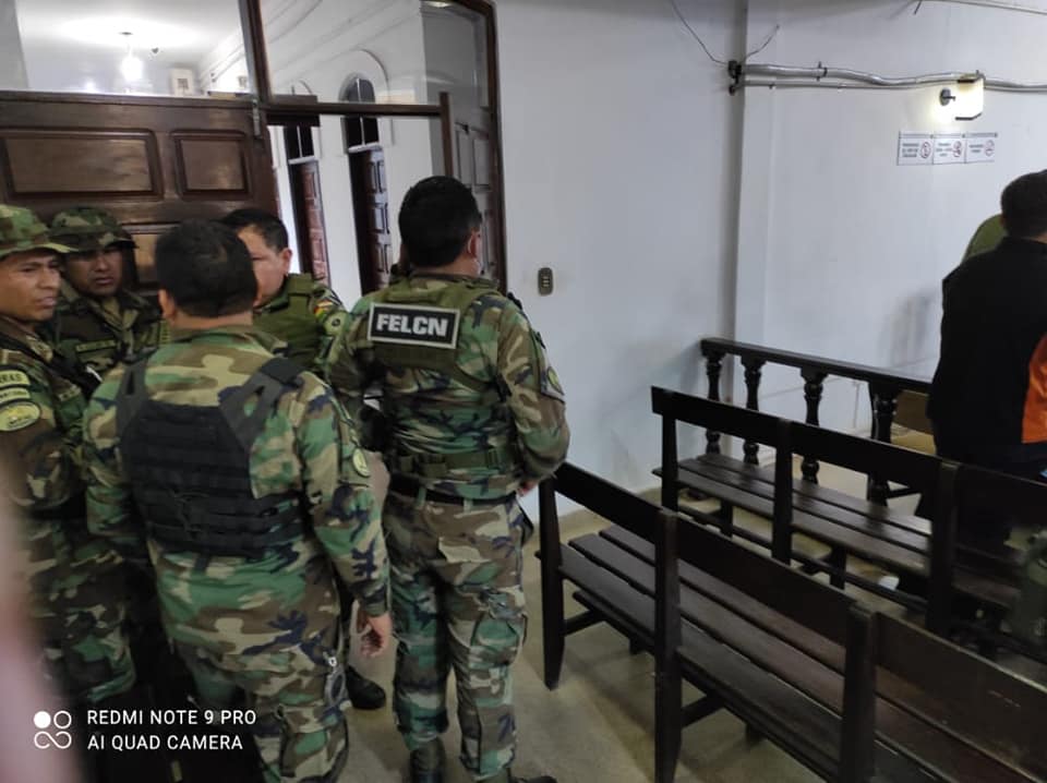 Envían a la cárcel a ocho policías involucrados en la desaparición de 800 kilógramos de cocaína