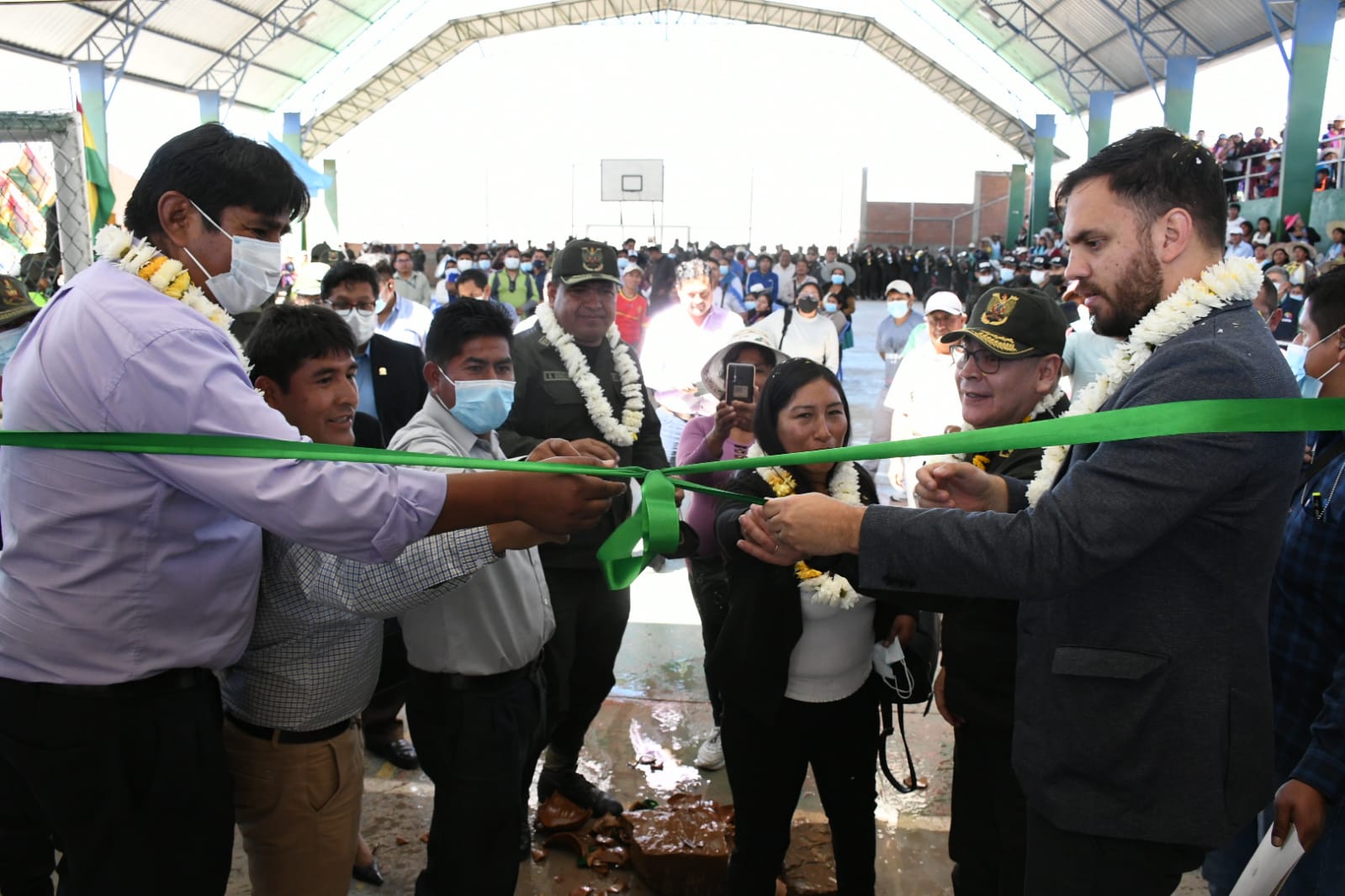 Ministro de Gobierno entrega cuatro estaciones policiales en Cochabamba