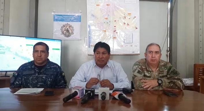 Defensa Civil y gobernación cruceña coordinan acciones para el control de incendios forestales 