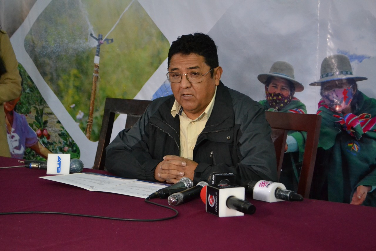 Gonzales llama al diálogo a cocaleros y aclara que el mercado de coca no es un edificio, sino la transacción