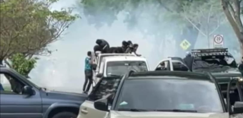 Alcalde cruceño denuncia que grupos de Camacho atacaron su domicilio