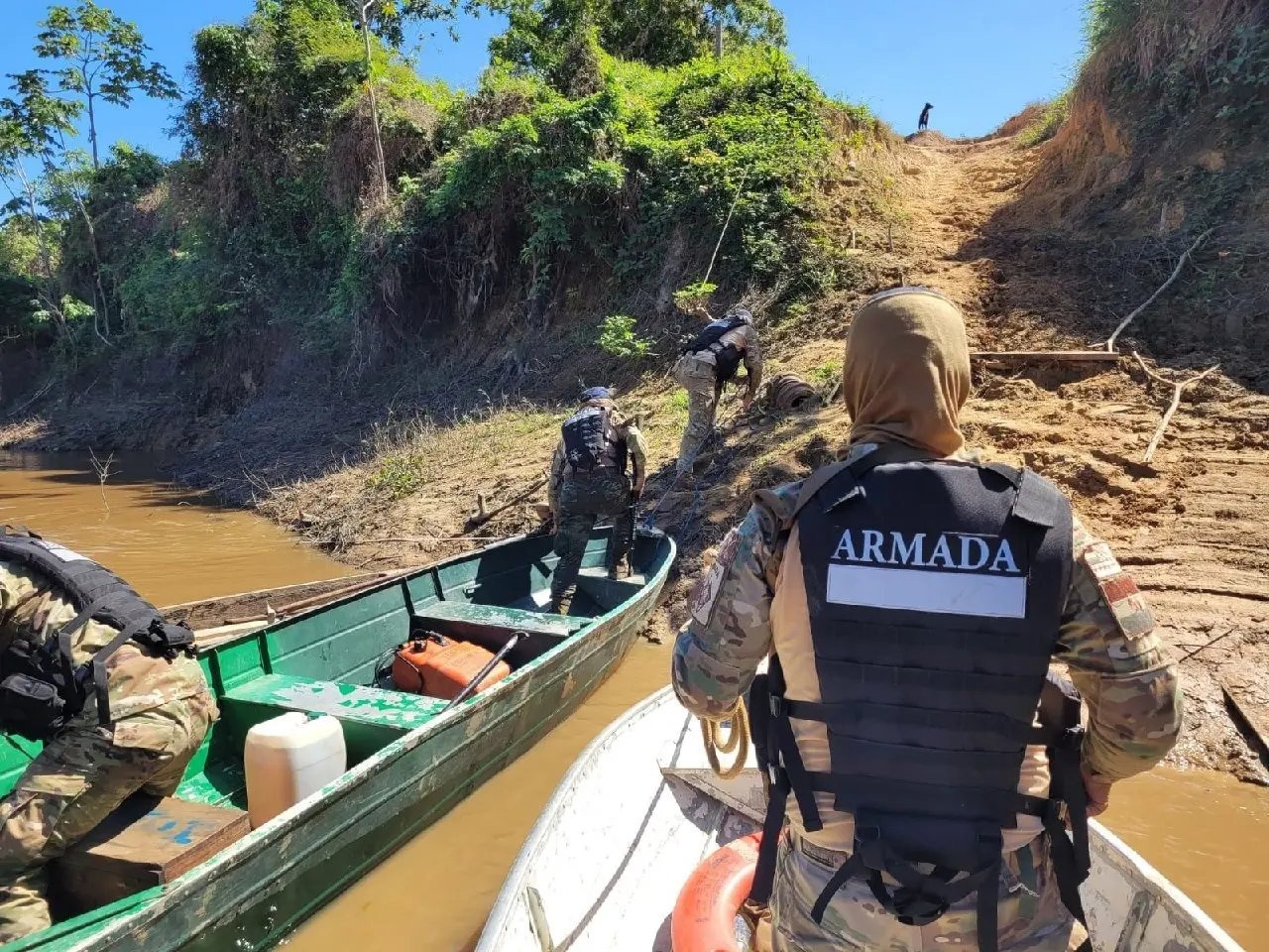 Armada ejecutó 207 operativos antidroga, incautó cocaína y destruyó pistas clandestinas