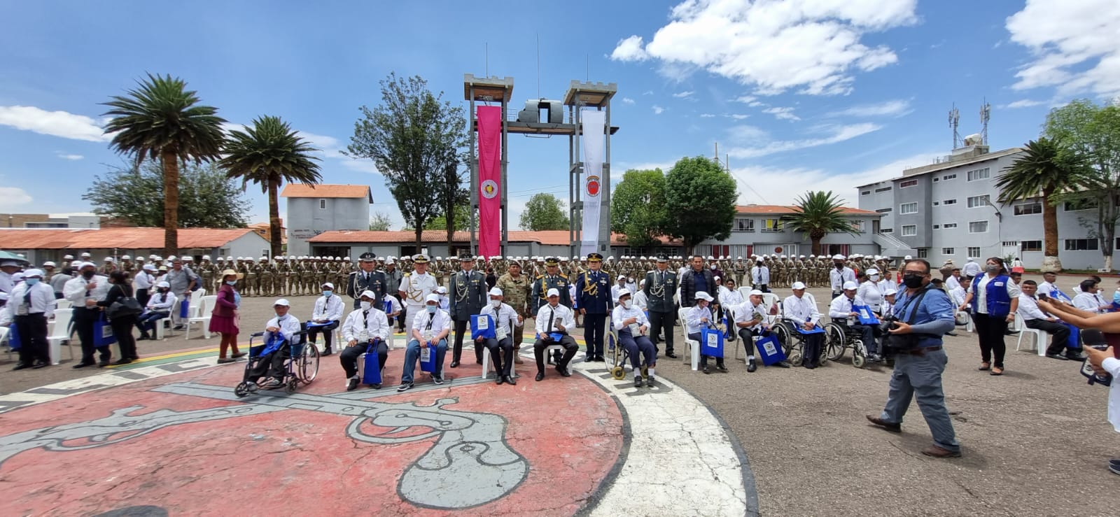 Personas con discapacidad reciben libretas de Servicio Militar en Cochabamba 
