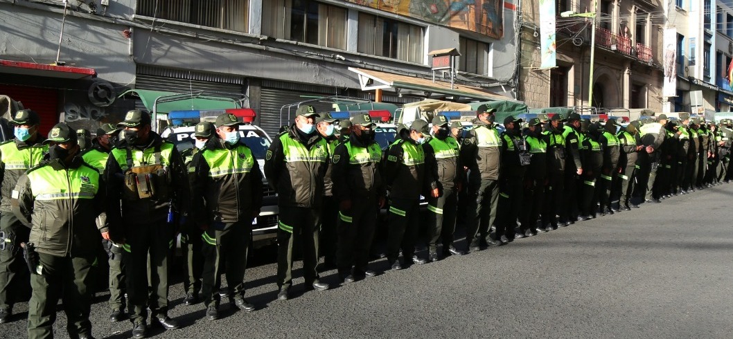 Más de 3.000 policías se desplazan en La Paz y El Alto para reforzar la seguridad ciudadana