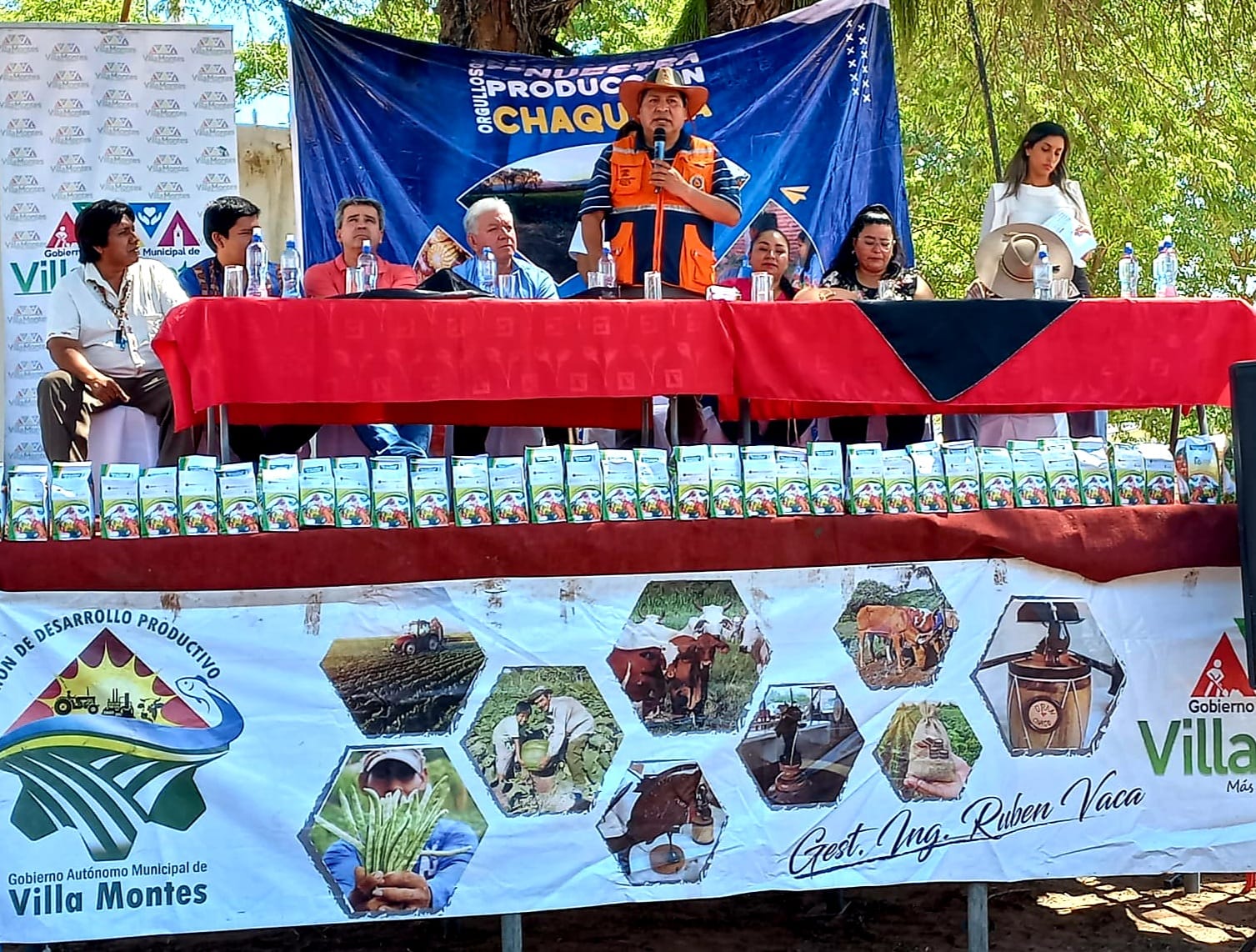 Entregan semillas y tanques de agua a tres municipios afectados por la sequía en Tarija 