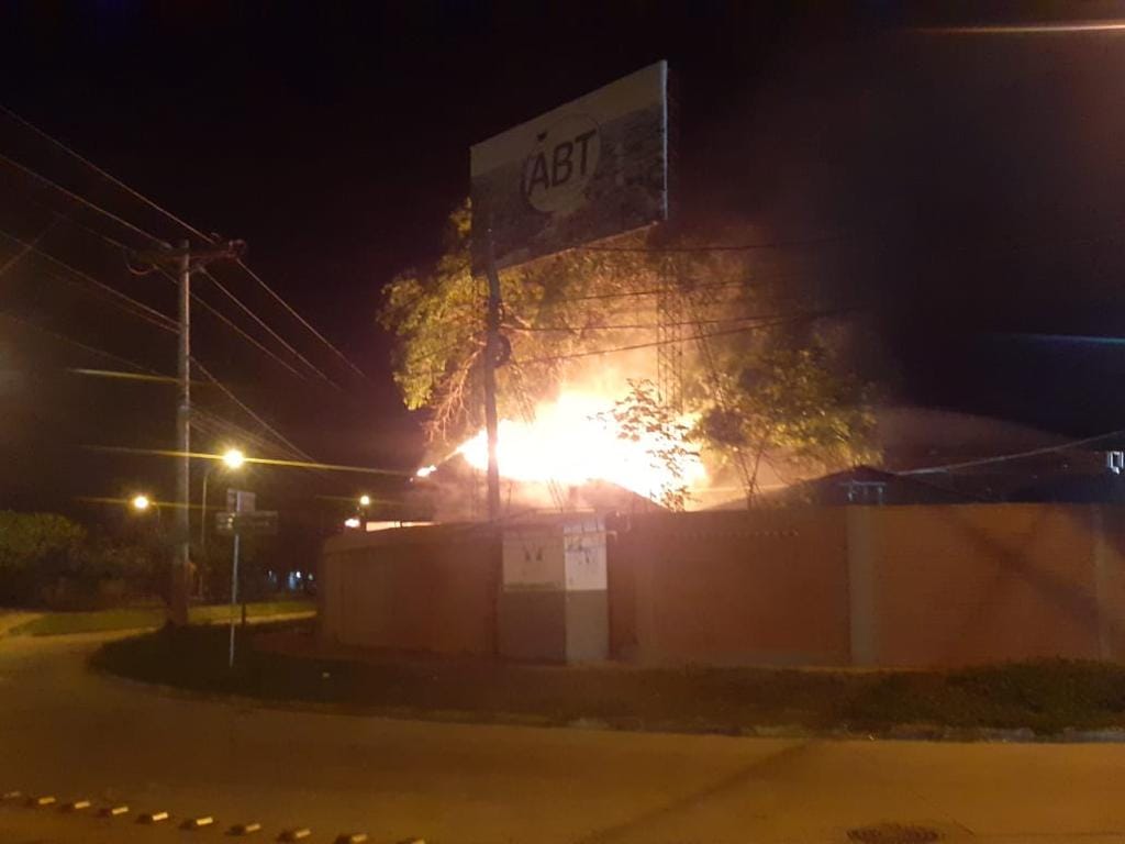 Son diez instalaciones públicas , y un domicilio particular, atacadas por afines a Camacho