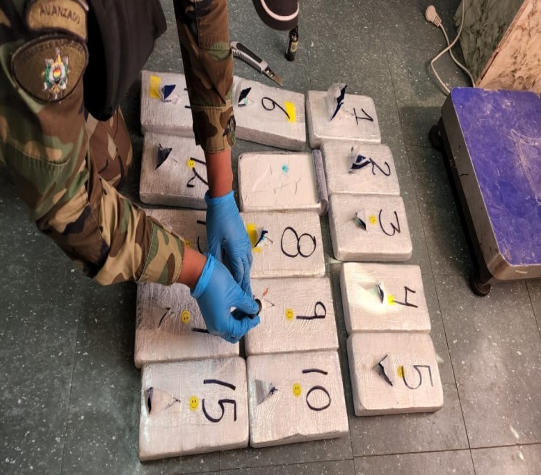 Fuerza antidroga secuestra más de 15 kilos de estupefacientes en La Paz