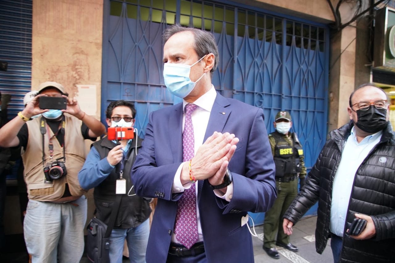 Caso Golpe I: Quiroga llega a declarar a la Fiscalía y es increpado por un grupo de personas