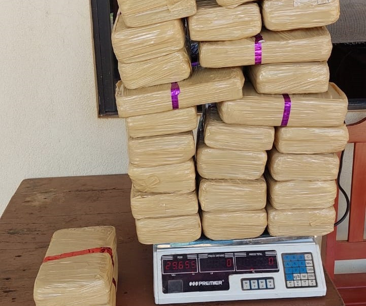 Fuerza antidroga secuestra más de 72 kilos de droga y aprehende a seis personas en tres departamentos 