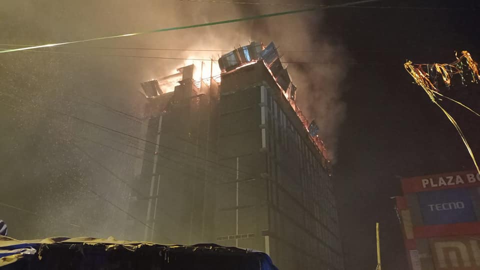 Cuestionan negligencia de la Alcaldía por permisividad en construcción que se incendió