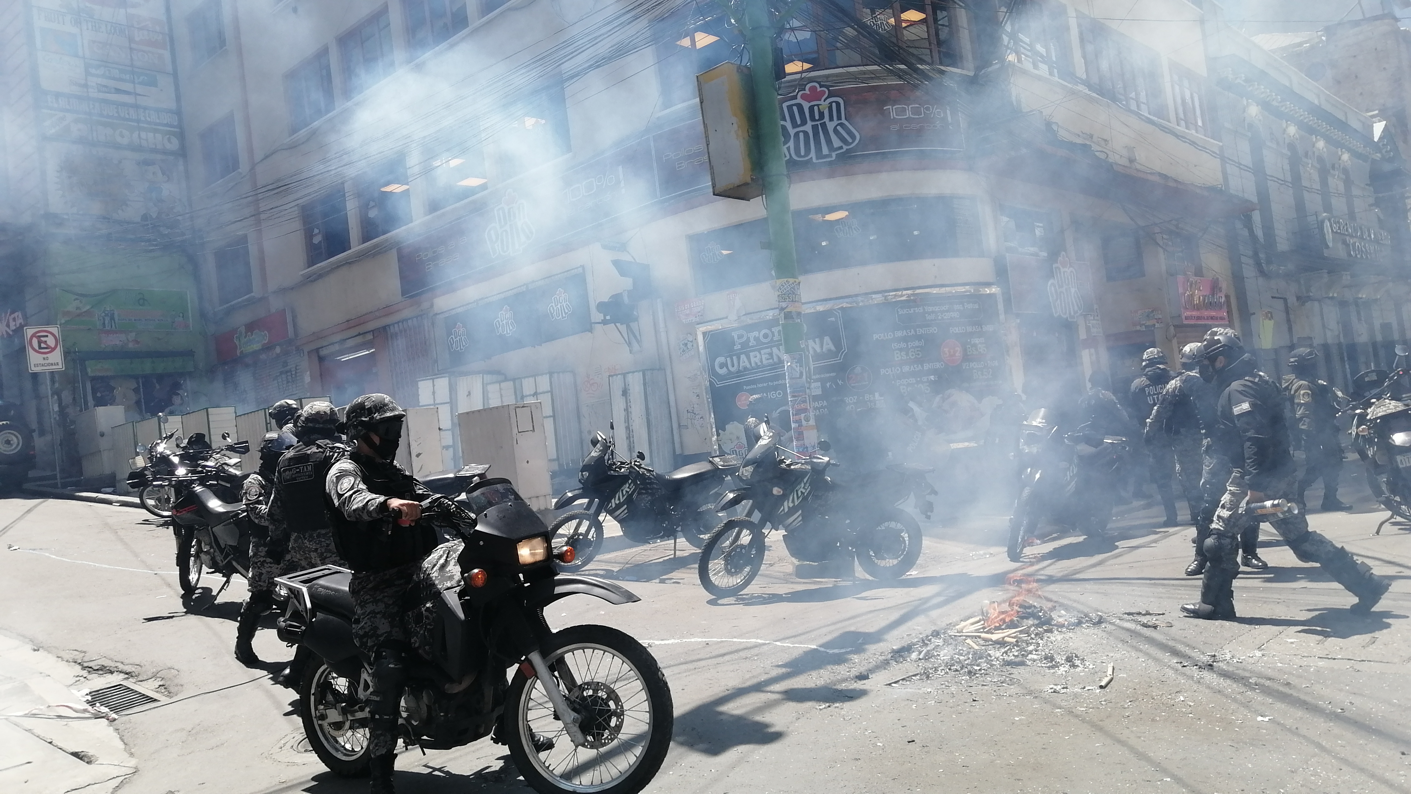 Ministro de Gobierno confirma que un efectivo policial fue herido durante la movilización del Magisterio