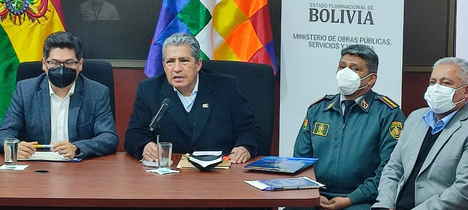 Ministro Novillo exhorta a las alcaldías a no permitir la instalación de “ferias del contrabando”