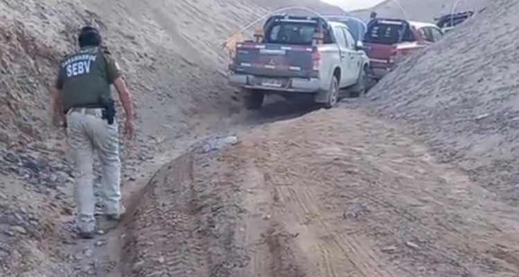 Carabineros recuperan vehículos robados en Chile que estaban en el desierto
