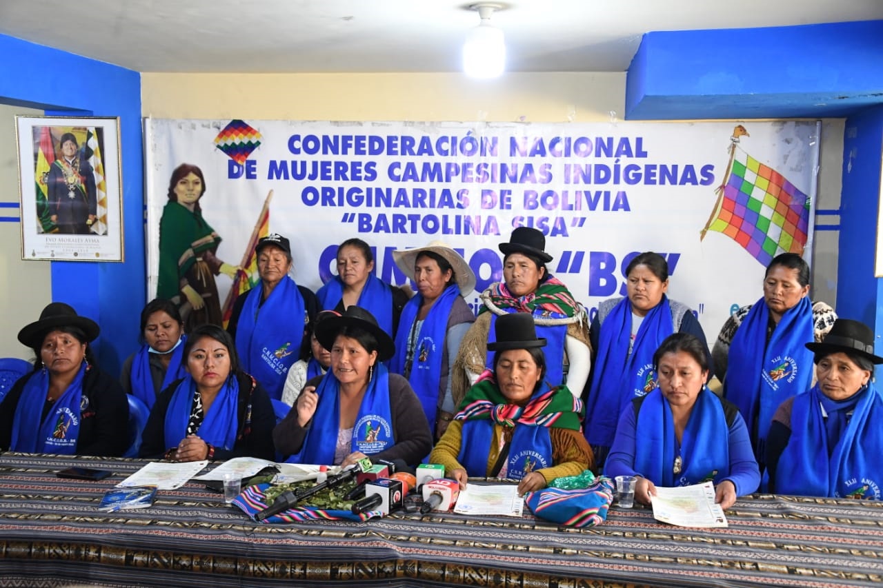 Bartolinas acusan a Camacho y Calvo de la violencia en Santa Cruz y de gestar un nuevo golpe de Estado