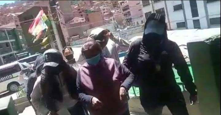 Policía aprehende a tres dirigentes cocaleros de Adepcoca en La Paz