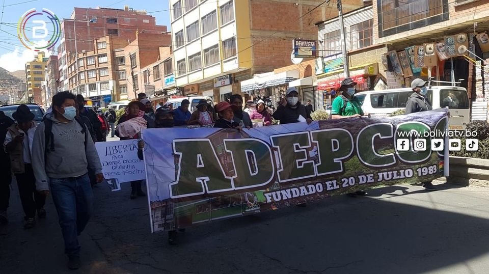 Movilizados afines a Freddy Machicado se dirigen a la Plaza Murillo