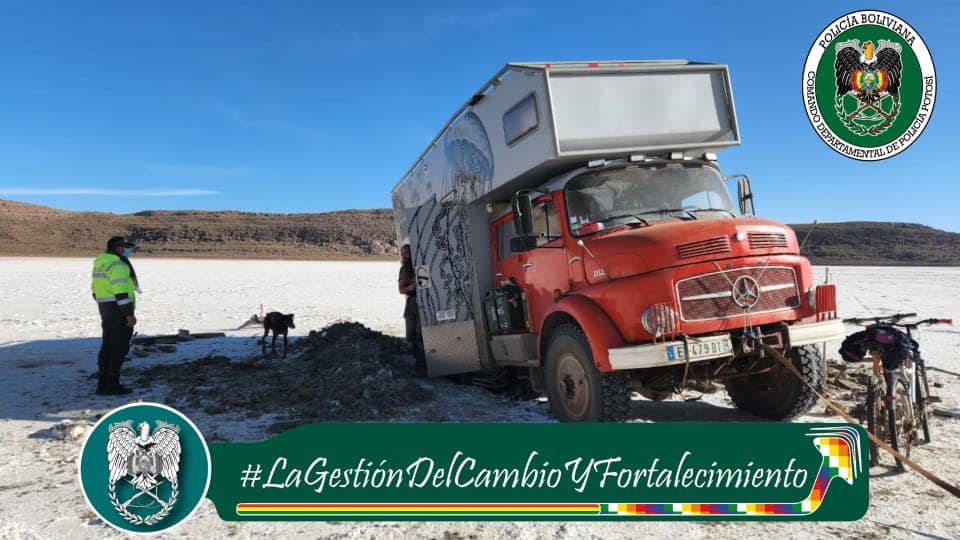 La Policía Boliviana socorrió a turistas francesas en el Salar de Uyuni 