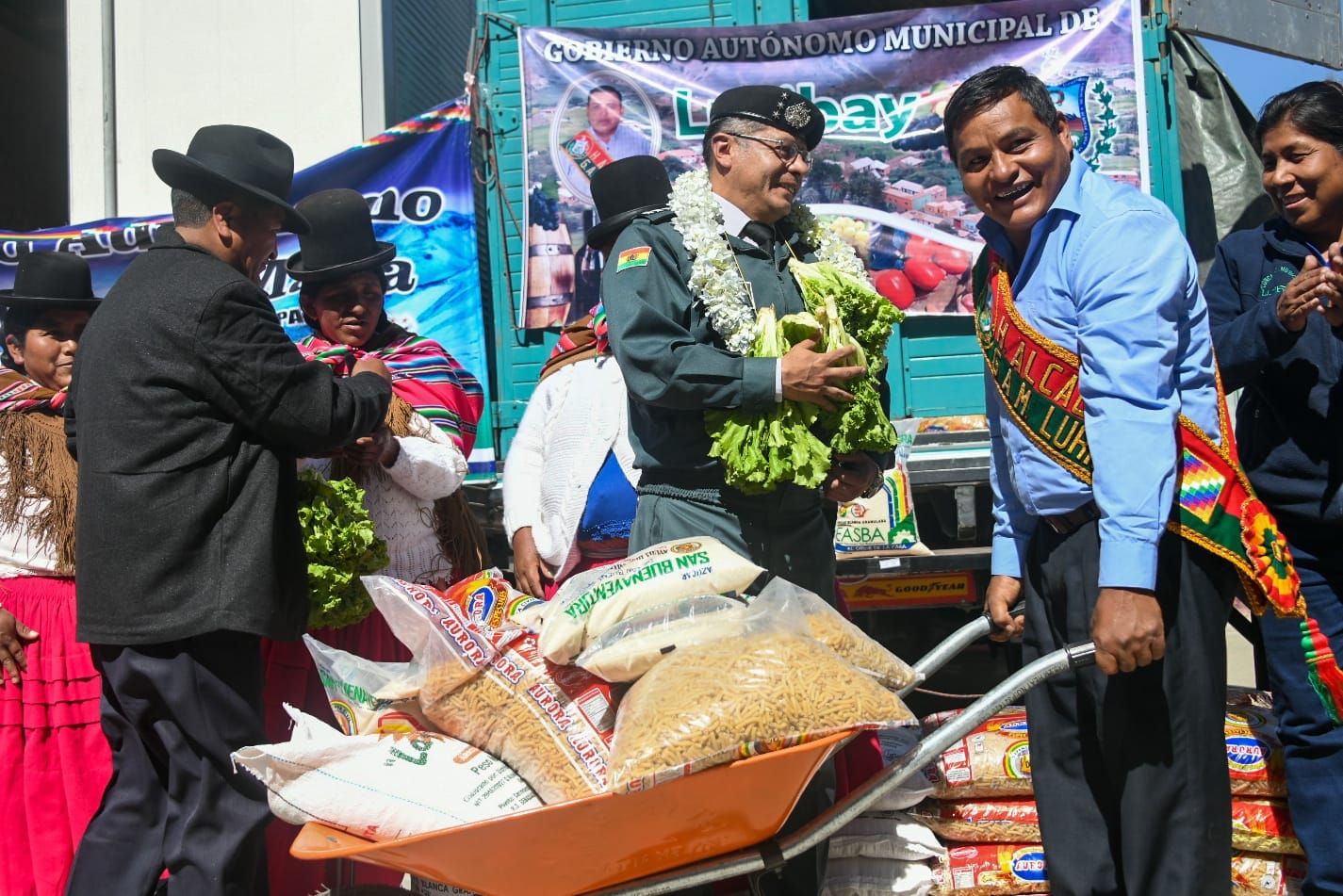 Defensa Civil entrega 37 toneladas de ayuda humanitaria para 1.233 familias en La Paz