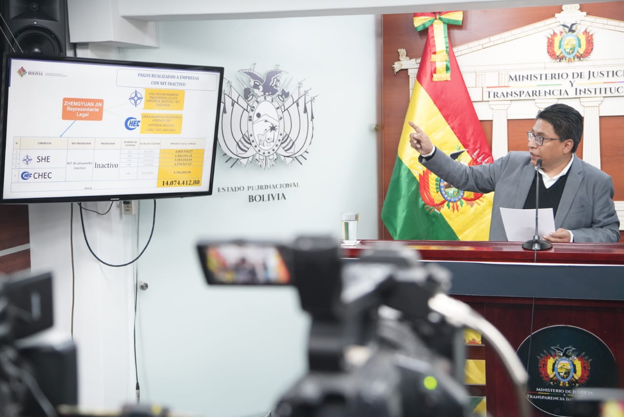 Lima revela “prueba contundente” de irregularidades en contratación para construir la vía Sucre-Yamparáez