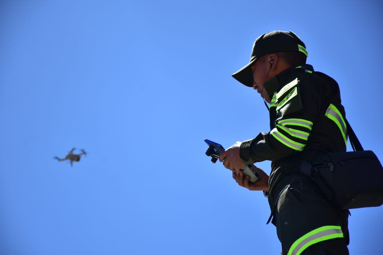 Policía patrulla con drones El Alto y refuerza la seguridad ciudadana