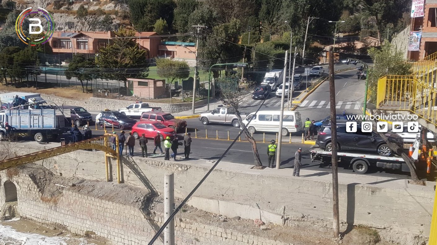 Accidente de tránsito en la avenida Costanera deja tres personas lesionadas en La Paz