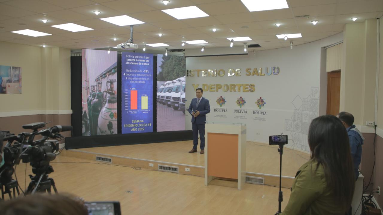 COVID-19: De 11.113 personas fallecidas, el 91.3% no contaba con esquema completo de la vacuna