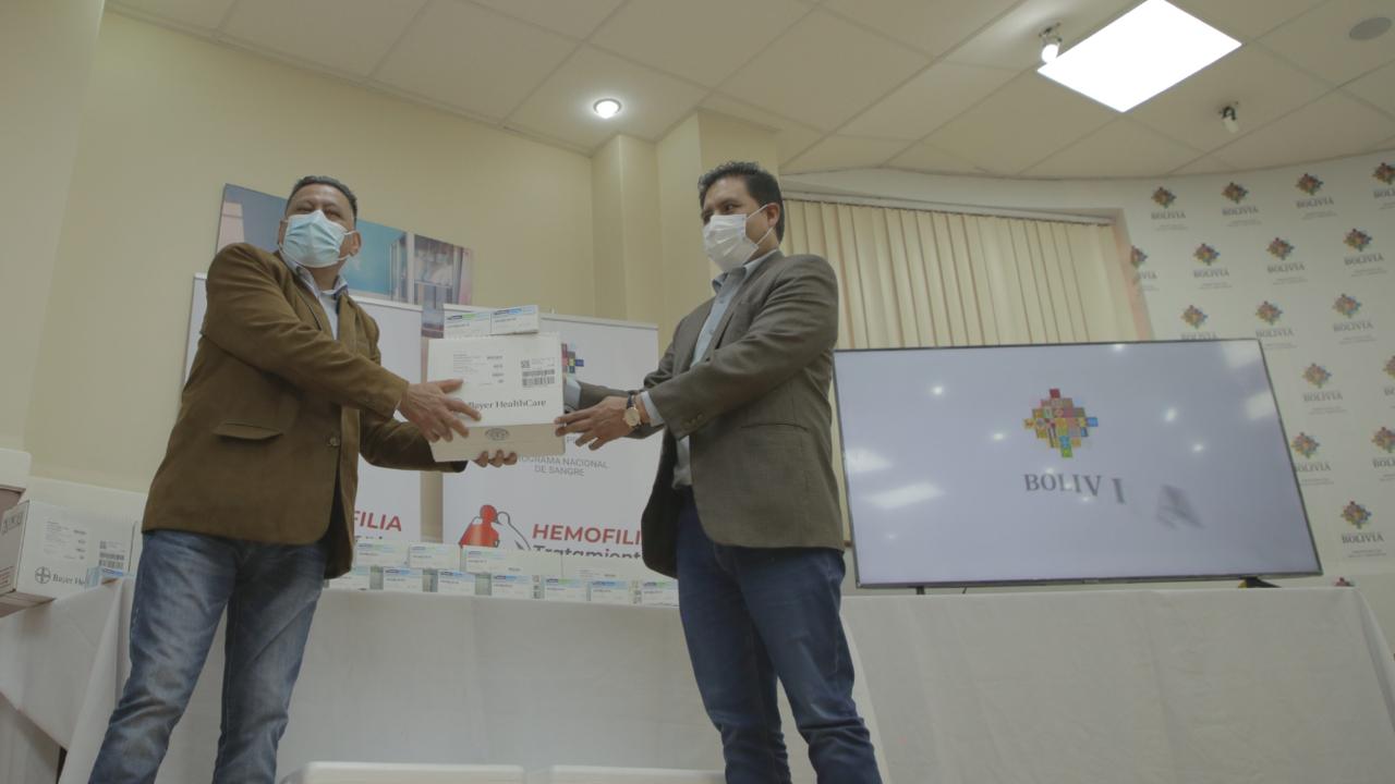 Gobierno entrega medicamentos a pacientes con hemofilia y regula su carnetización