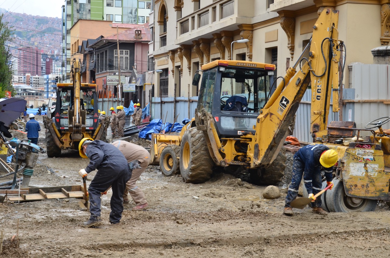 La Paz: Tras cinco meses de retraso, construcción del viaducto Belisario Salinas genera perjuicio y molestia de vecinos