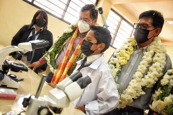 Arce exhorta a reforzar la vacunación anticovid al retorno de estudiantes a clases