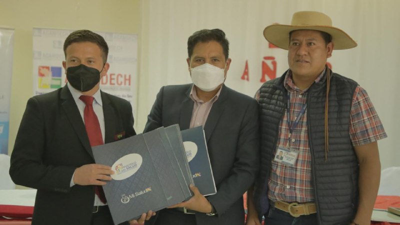 Gobierno entrega 32 ítems de profesionales en salud a municipios de Chuquisaca